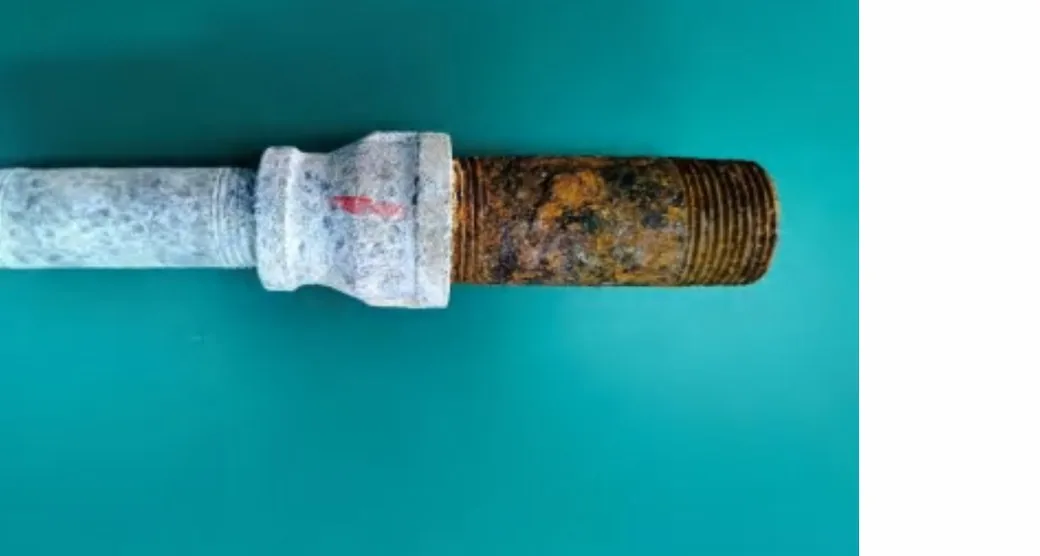 Cut-thread pipe nipple heavily red-rusted at the thread after neutral salt-spray testing